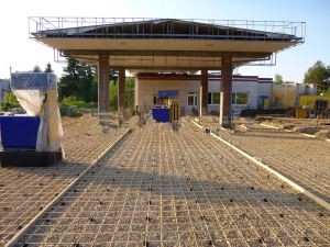 Rebar gwydr ffibr cryfach, rhatach a rhwd am lawer o barcio